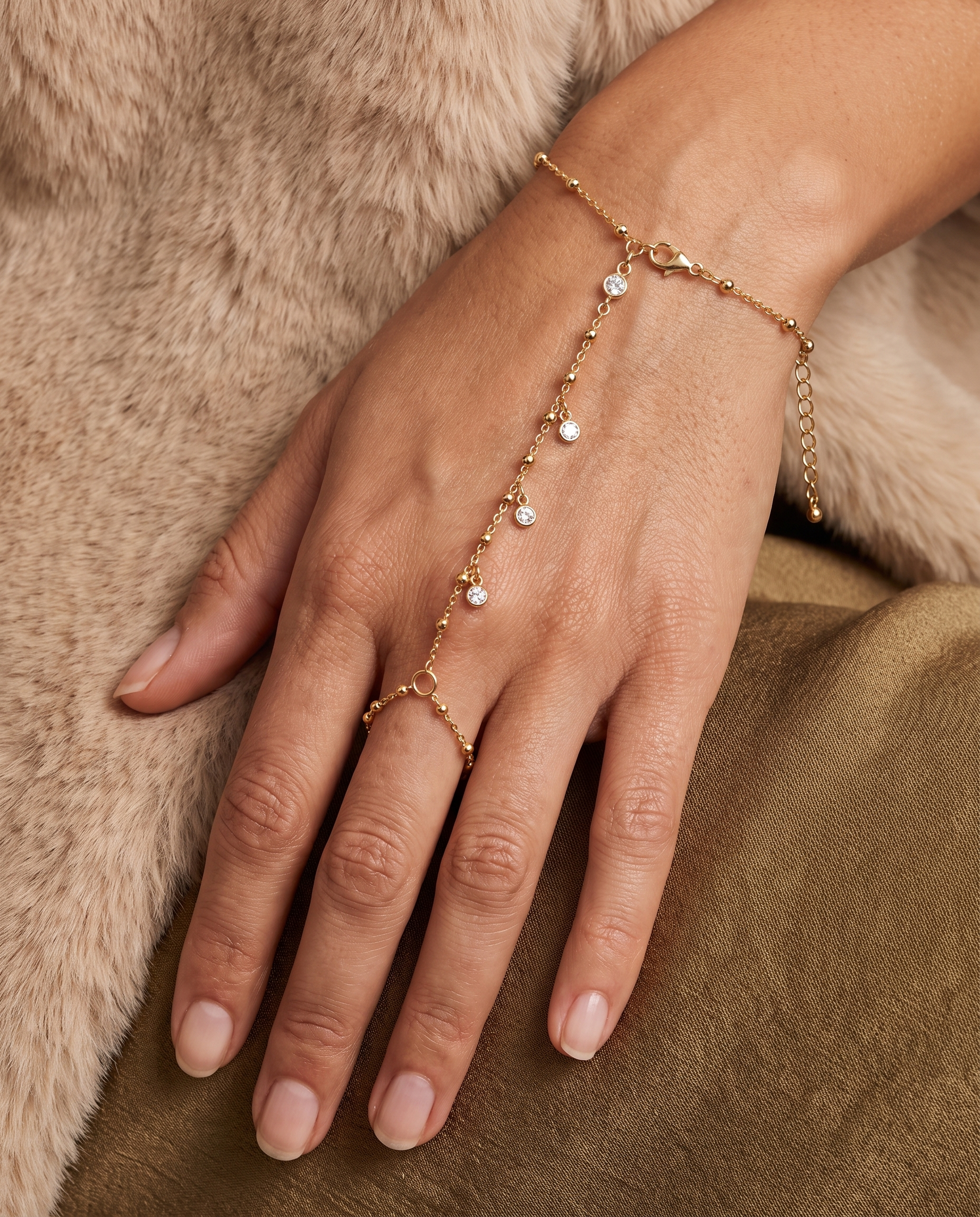 Rhéa Hand Bracelet in Gold